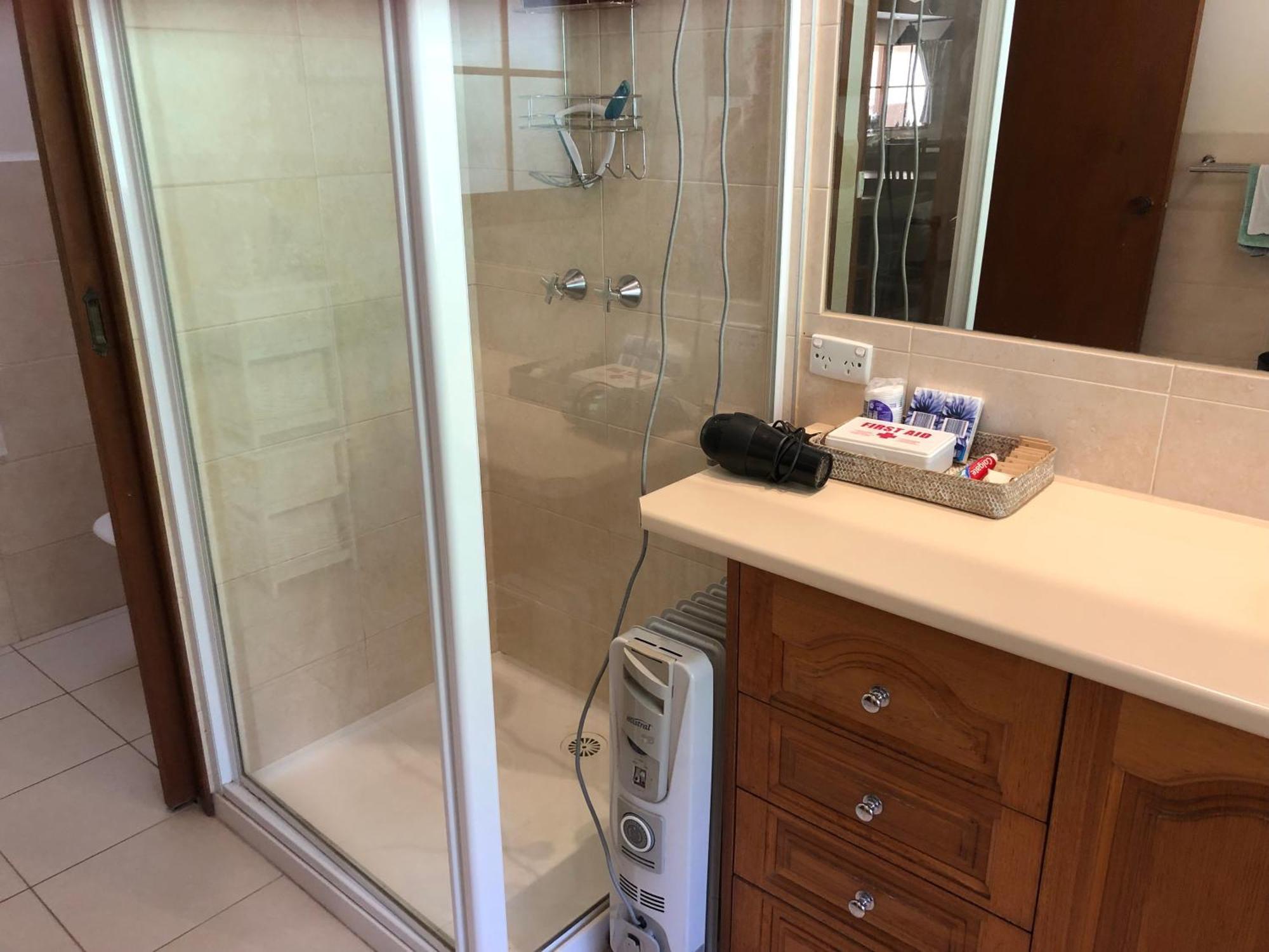 Somerville Sherwood Park Bed And Breakfast מראה חיצוני תמונה