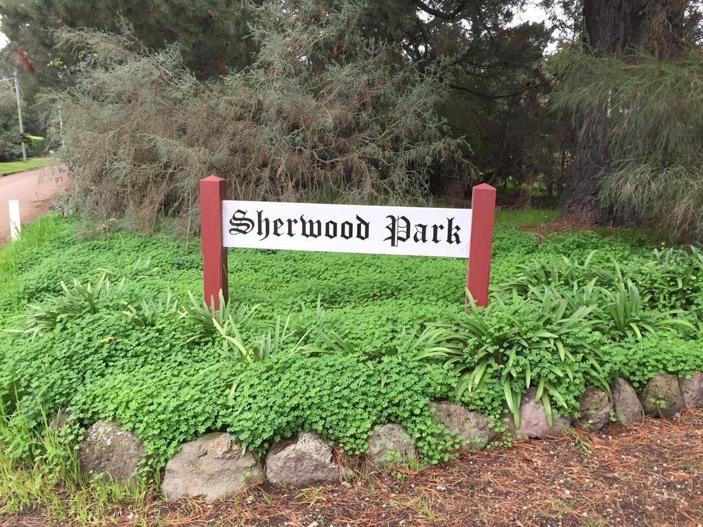 Somerville Sherwood Park Bed And Breakfast מראה חיצוני תמונה